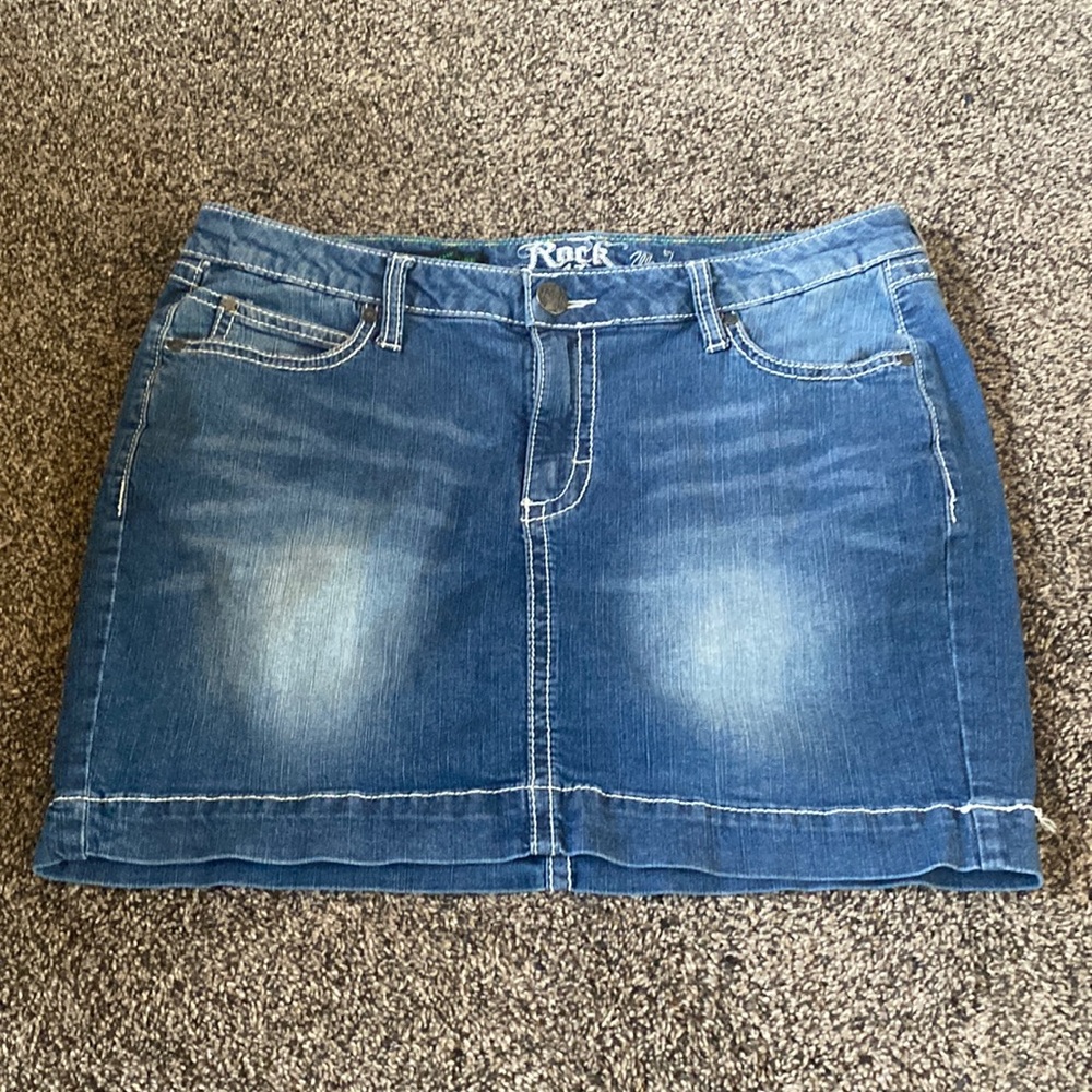 Mini skirt; great condition